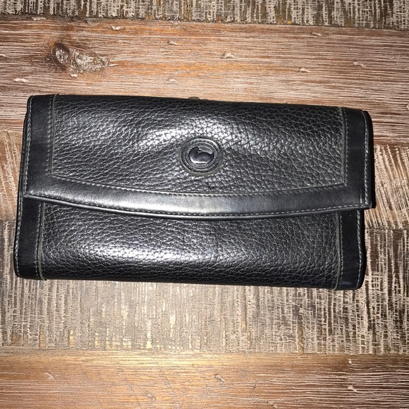 black dooney wallet